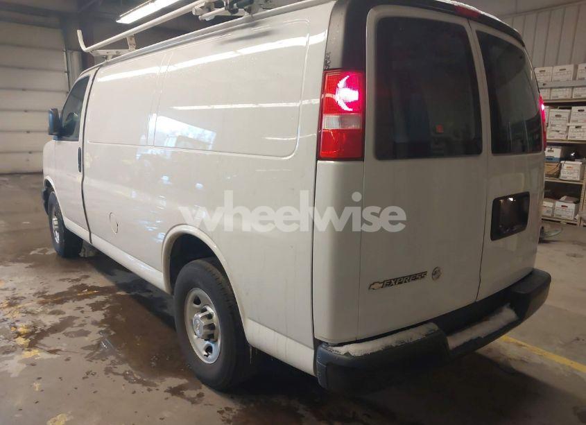 Photo 3 of 2020 Chevrolet Express CARGO RWD 2500 REGULAR WHEELBASE WT (VIN 1GCWGAFG3L1267244)