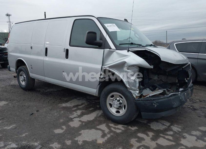 2018 Chevrolet Express 2500 WORK VAN (VIN 1GCWGAFG4J1272563) main photo