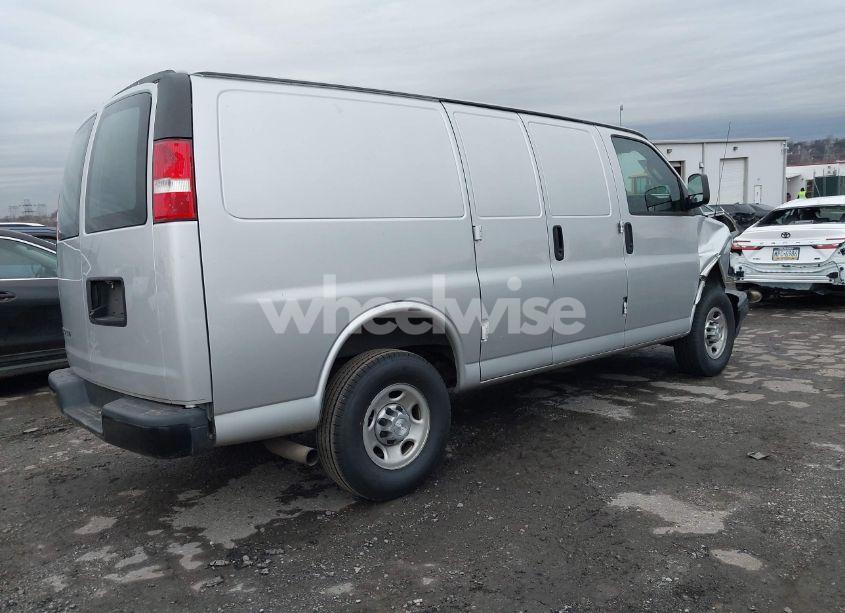 Photo 4 of 2018 Chevrolet Express 2500 WORK VAN (VIN 1GCWGAFG4J1272563)