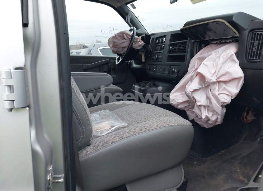 Photo 5 of 2018 Chevrolet Express 2500 WORK VAN (VIN 1GCWGAFG4J1272563)