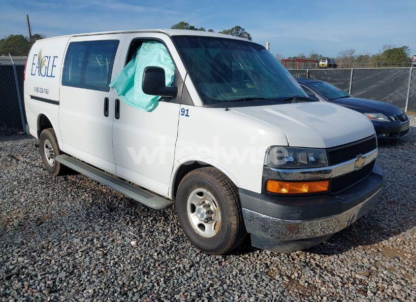 2019 Chevrolet Express 2500 WORK VAN (VIN 1GCWGAFG4K1369022) main photo