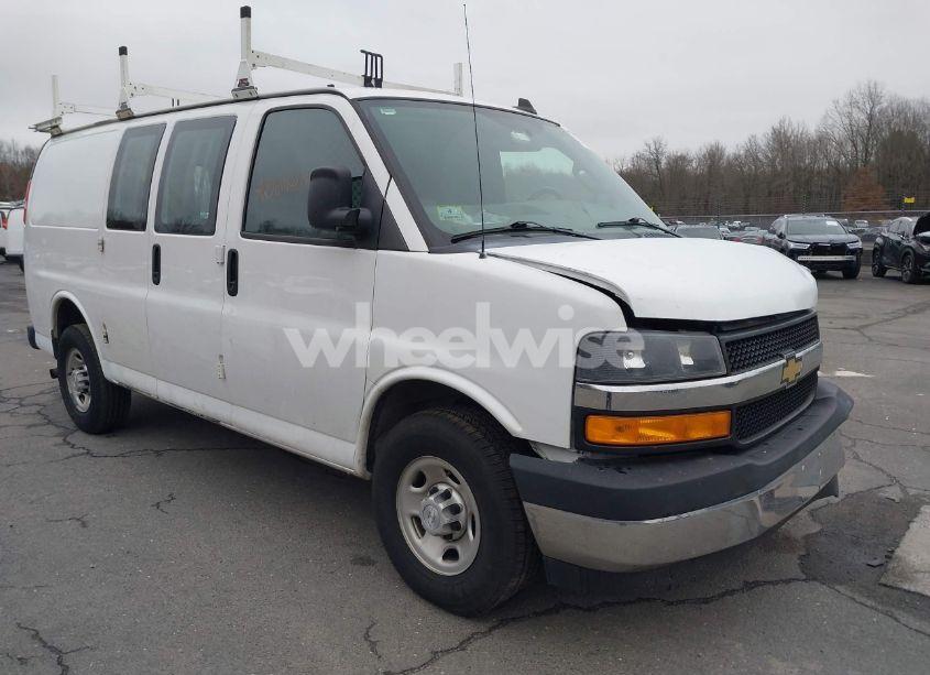 2019 Chevrolet Express 2500 WORK VAN (VIN 1GCWGAFG5K1143961) main photo
