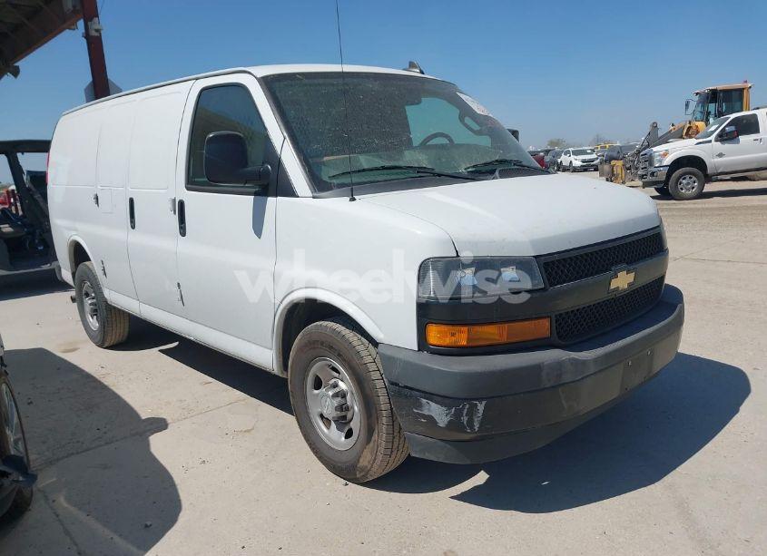 2019 Chevrolet Express 2500 WORK VAN (VIN 1GCWGAFG5K1266398) main photo