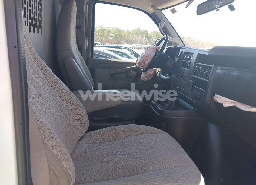 Photo 5 of 2020 Chevrolet Express CARGO RWD 2500 REGULAR WHEELBASE WT (VIN 1GCWGAFG5L1274793)