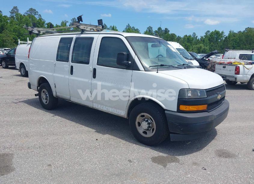 2018 Chevrolet Express 2500 WORK VAN (VIN 1GCWGAFG6J1268224) main photo