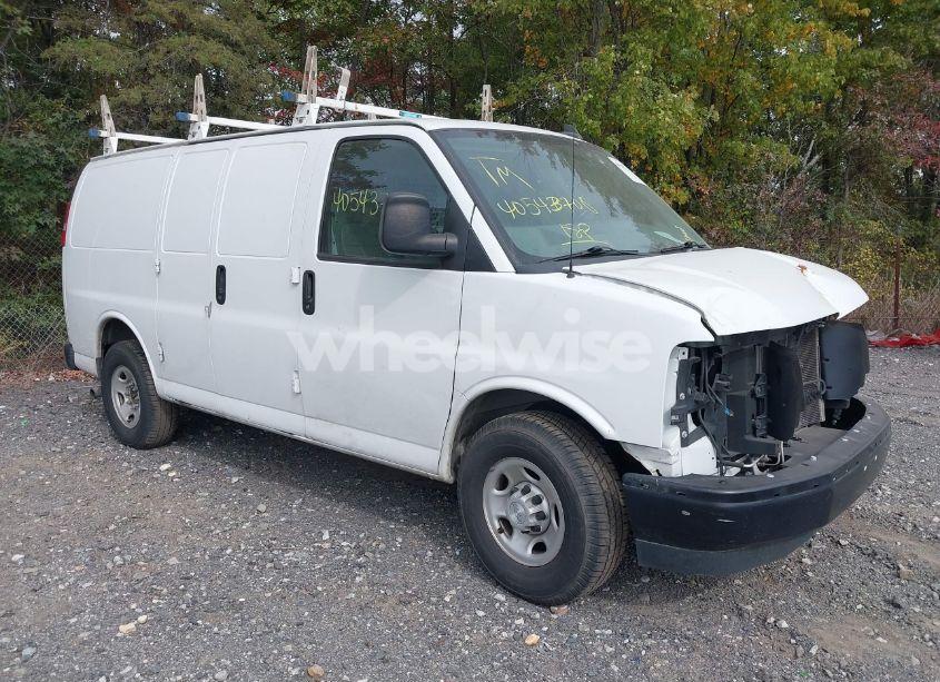 2018 Chevrolet Express 2500 WORK VAN (VIN 1GCWGAFG6J1338370) main photo