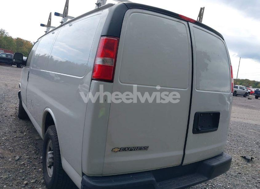 Photo 3 of 2018 Chevrolet Express 2500 WORK VAN (VIN 1GCWGAFG6J1338370)