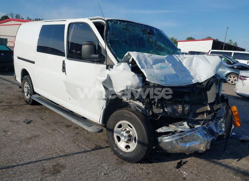 2018 Chevrolet Express 2500 WORK VAN (VIN 1GCWGAFG6J1907539) main photo