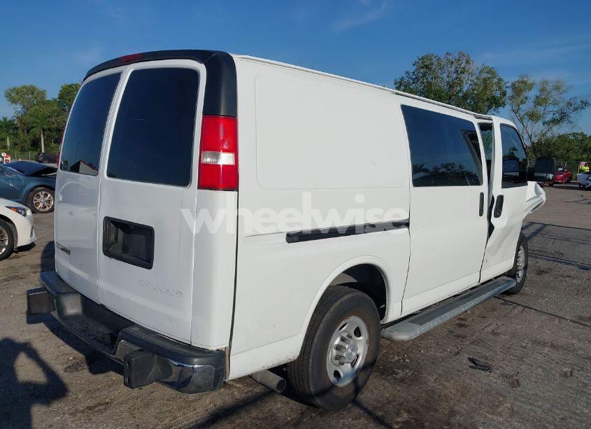 Photo 4 of 2018 Chevrolet Express 2500 WORK VAN (VIN 1GCWGAFG6J1907539)