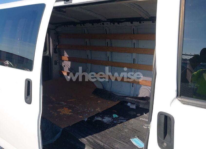 Photo 8 of 2018 Chevrolet Express 2500 WORK VAN (VIN 1GCWGAFG6J1907539)