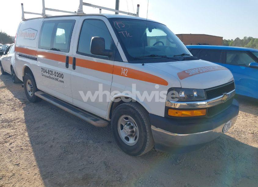 2018 Chevrolet Express 2500 WORK VAN (VIN 1GCWGAFG7J1906173) main photo