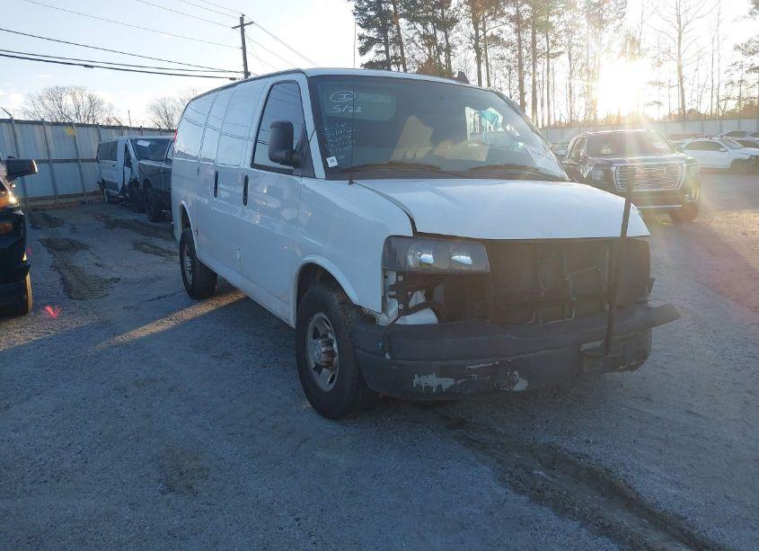 2019 Chevrolet Express 2500 WORK VAN (VIN 1GCWGAFG7K1196290) main photo