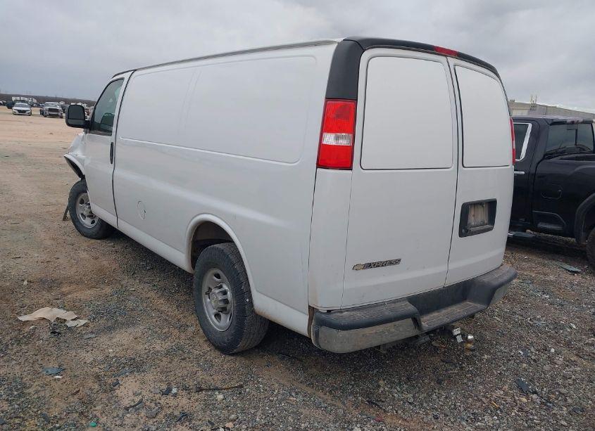 Photo 3 of 2020 Chevrolet Express CARGO RWD 2500 REGULAR WHEELBASE WT (VIN 1GCWGAFG7L1240533)