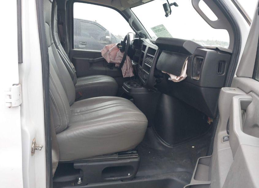 Photo 5 of 2020 Chevrolet Express CARGO RWD 2500 REGULAR WHEELBASE WT (VIN 1GCWGAFG7L1240533)
