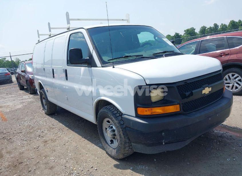 2017 Chevrolet Express 2500 WORK VAN (VIN 1GCWGAFG8H1100031) main photo
