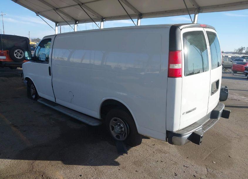 Photo 3 of 2018 Chevrolet Express 2500 WORK VAN (VIN 1GCWGAFG8J1904335)