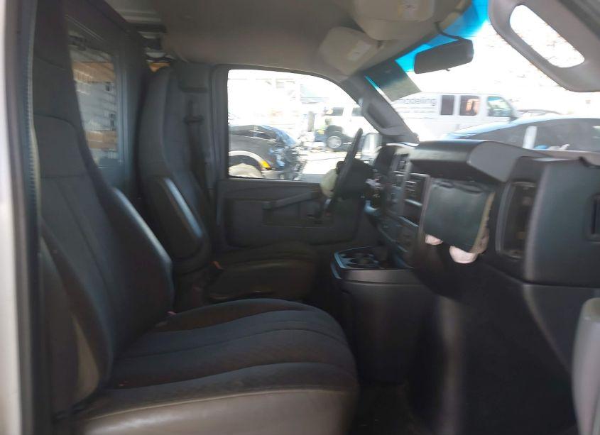 Photo 5 of 2018 Chevrolet Express 2500 WORK VAN (VIN 1GCWGAFG8J1904335)