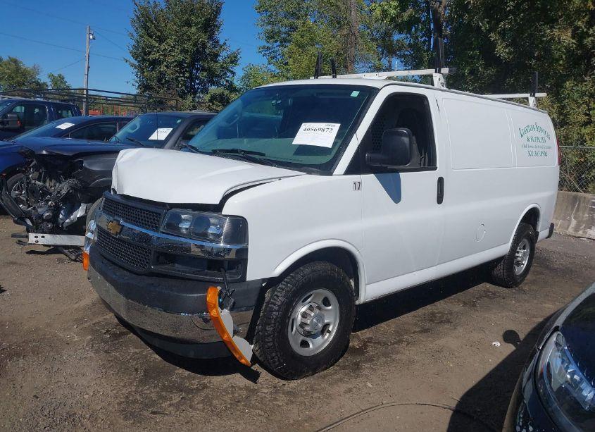 Photo 2 of 2018 Chevrolet Express 2500 WORK VAN (VIN 1GCWGAFG9J1905025)