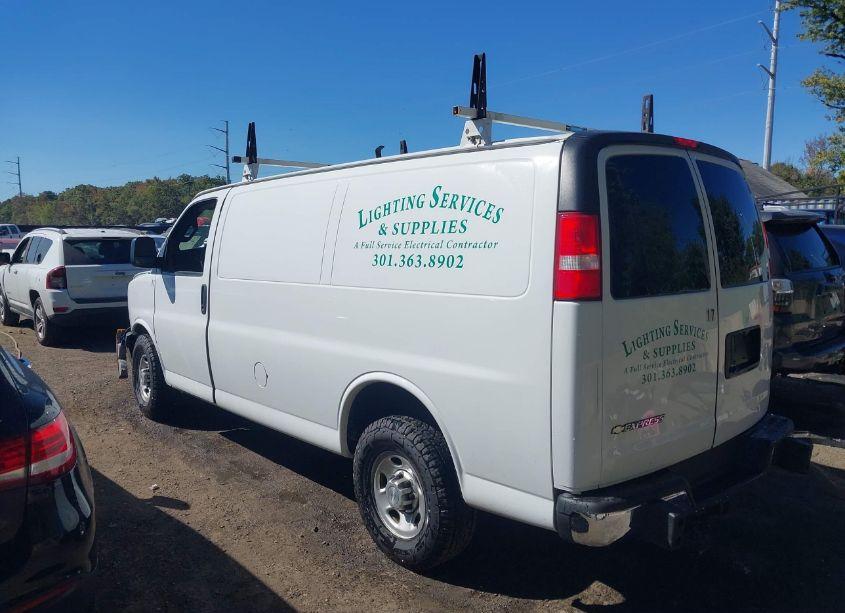 Photo 3 of 2018 Chevrolet Express 2500 WORK VAN (VIN 1GCWGAFG9J1905025)