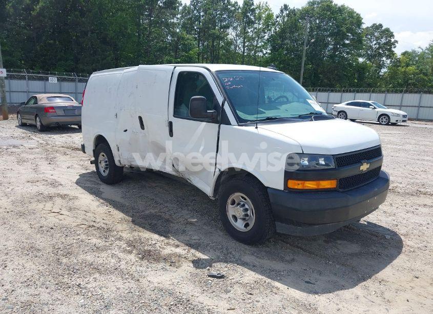 2020 Chevrolet Express CARGO RWD 2500 REGULAR WHEELBASE WT (VIN 1GCWGAFG9L1207050) main photo