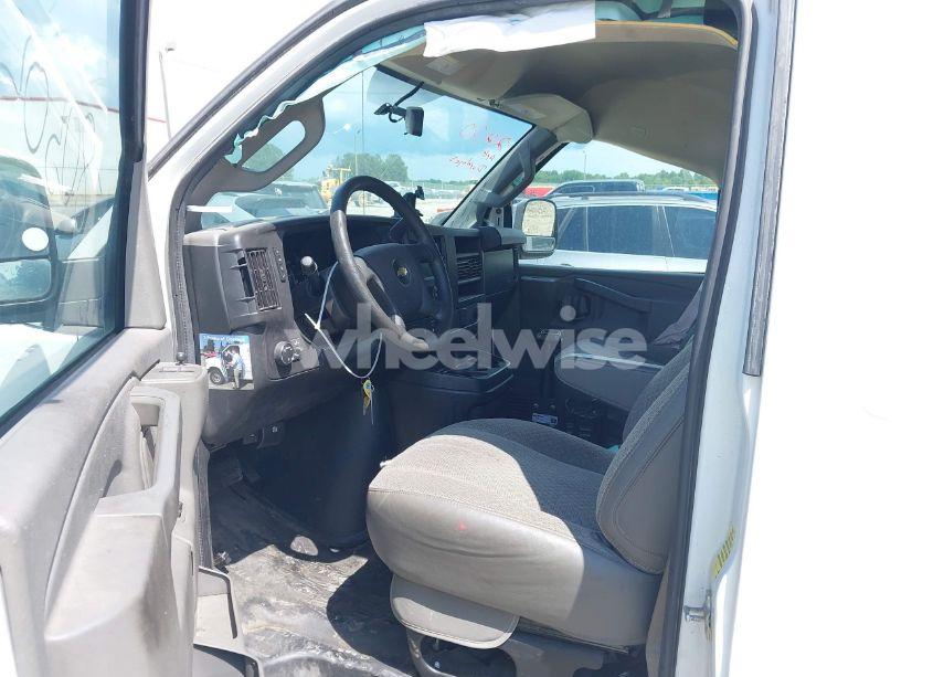 Photo 5 of 2020 Chevrolet Express CARGO RWD 2500 REGULAR WHEELBASE WT (VIN 1GCWGAFG9L1207050)