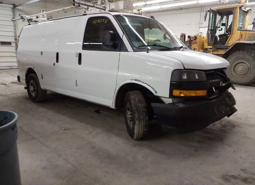 2019 Chevrolet Express 2500 WORK VAN (VIN 1GCWGAFGXK1273511) main photo