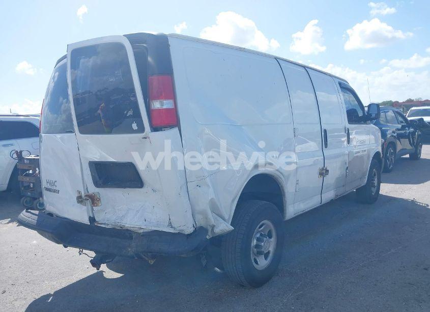 Photo 4 of 2018 Chevrolet Express 2500 WORK VAN (VIN 1GCWGAFP0J1177319)