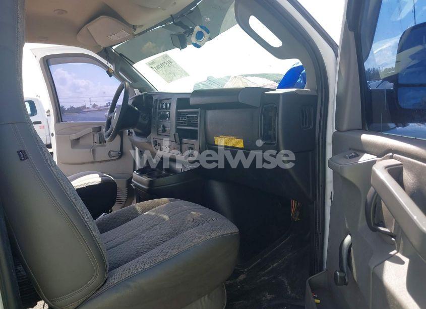 Photo 5 of 2018 Chevrolet Express 2500 WORK VAN (VIN 1GCWGAFP0J1177319)