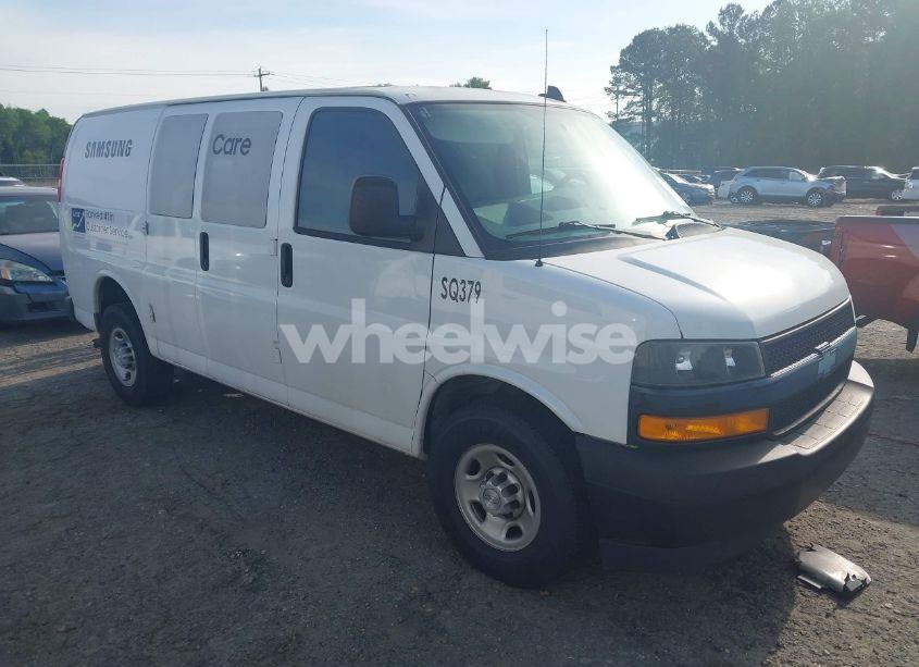 2019 Chevrolet Express 2500 WORK VAN (VIN 1GCWGAFP0K1170744) main photo