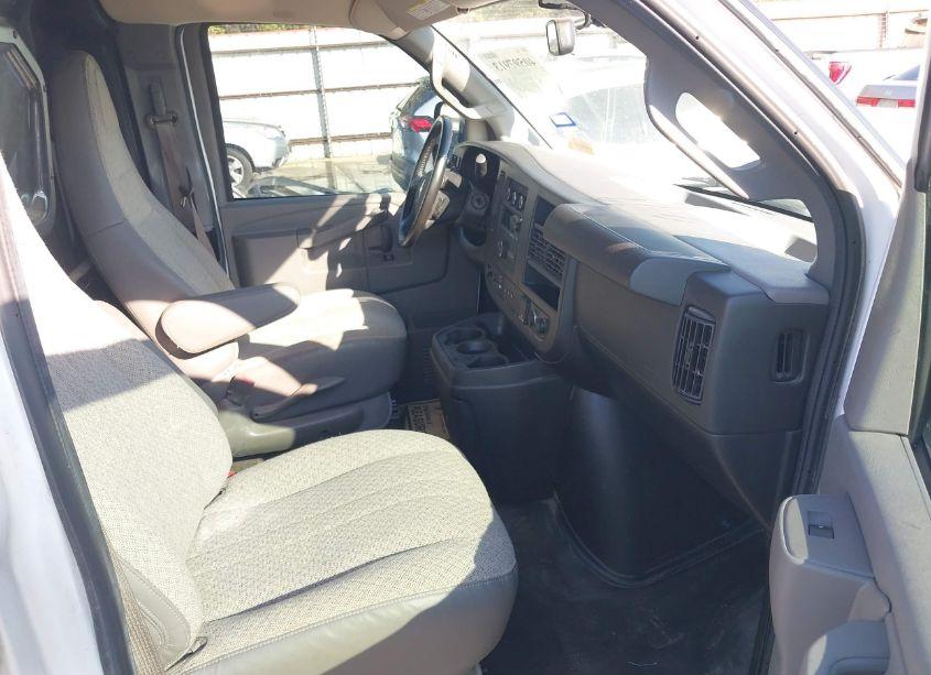 Photo 5 of 2020 Chevrolet Express CARGO RWD 2500 REGULAR WHEELBASE WT (VIN 1GCWGAFP0L1274507)