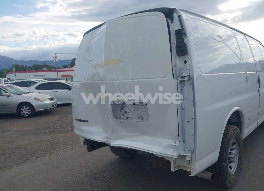 Photo 6 of 2019 Chevrolet Express 2500 WORK VAN (VIN 1GCWGAFP1K1254216)