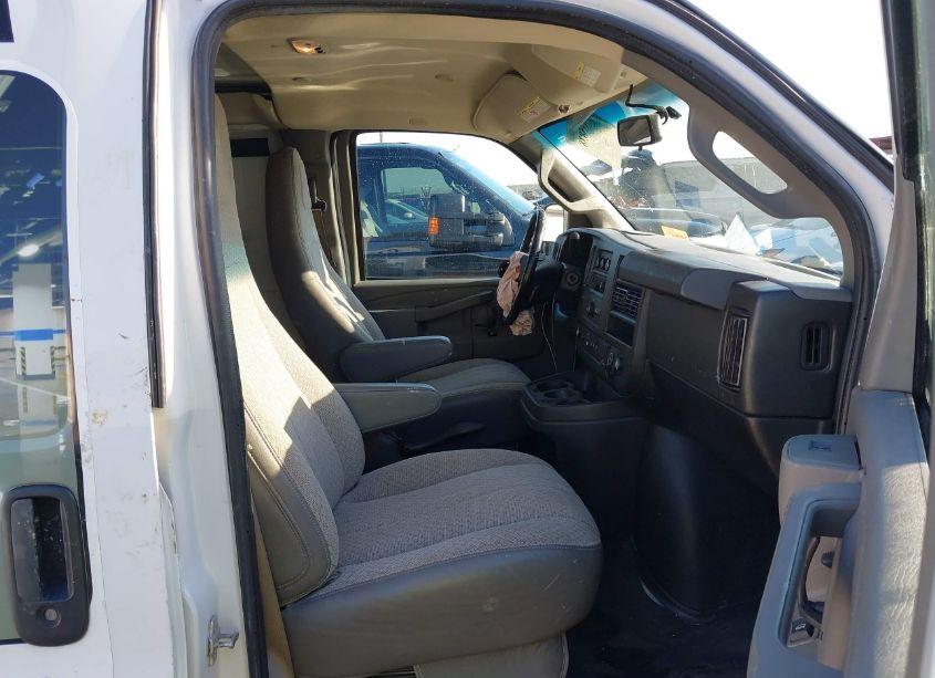 Photo 5 of 2021 Chevrolet Express CARGO RWD 2500 REGULAR WHEELBASE WT (VIN 1GCWGAFP1M1188608)