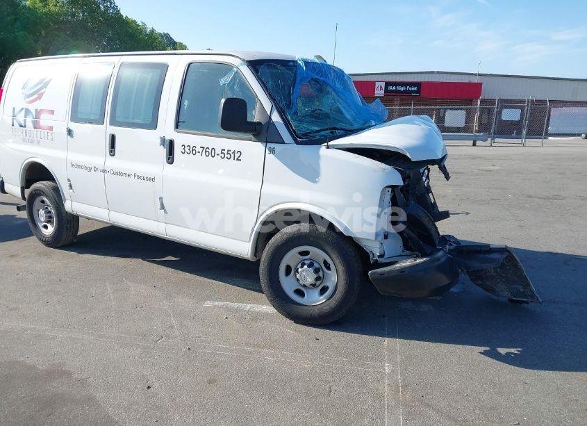 2019 Chevrolet Express 2500 WORK VAN (VIN 1GCWGAFP2K1274068) main photo