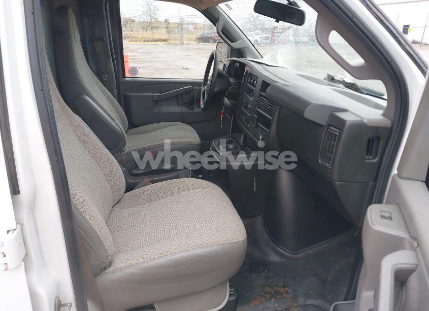 Photo 5 of 2021 Chevrolet Express CARGO RWD 2500 REGULAR WHEELBASE WT (VIN 1GCWGAFP2M1235192)