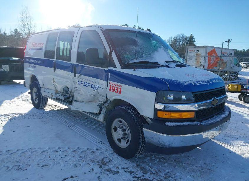 2019 Chevrolet Express 2500 WORK VAN (VIN 1GCWGAFP3K1220102) main photo