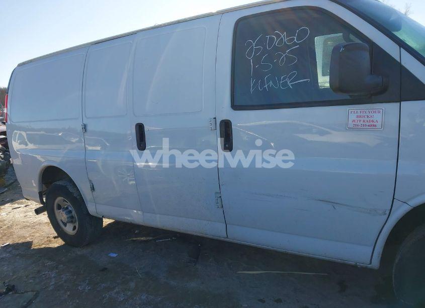 Photo 13 of 2020 Chevrolet Express CARGO RWD 2500 REGULAR WHEELBASE WT (VIN 1GCWGAFP3L1254140)