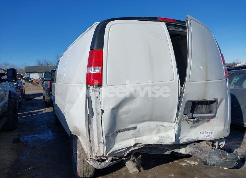 Photo 3 of 2020 Chevrolet Express CARGO RWD 2500 REGULAR WHEELBASE WT (VIN 1GCWGAFP3L1254140)
