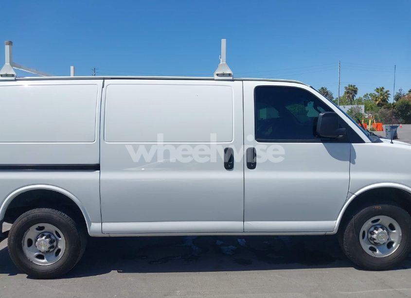 Photo 13 of 2020 Chevrolet Express CARGO RWD 2500 REGULAR WHEELBASE WT (VIN 1GCWGAFP3L1273819)