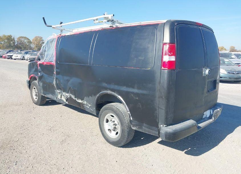 Photo 3 of 2021 Chevrolet Express CARGO RWD 2500 REGULAR WHEELBASE WT (VIN 1GCWGAFP4M1250812)