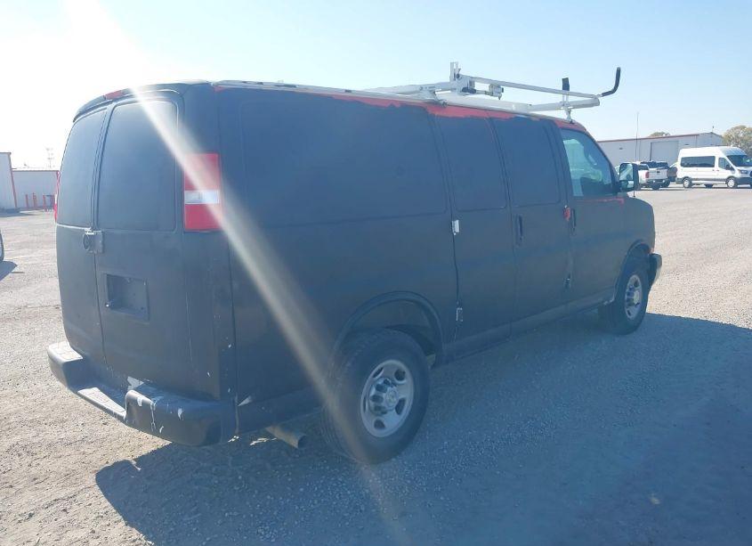 Photo 4 of 2021 Chevrolet Express CARGO RWD 2500 REGULAR WHEELBASE WT (VIN 1GCWGAFP4M1250812)