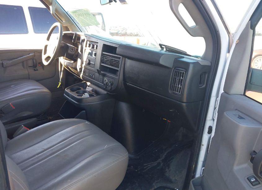 Photo 5 of 2021 Chevrolet Express CARGO RWD 2500 REGULAR WHEELBASE WT (VIN 1GCWGAFP4M1250812)