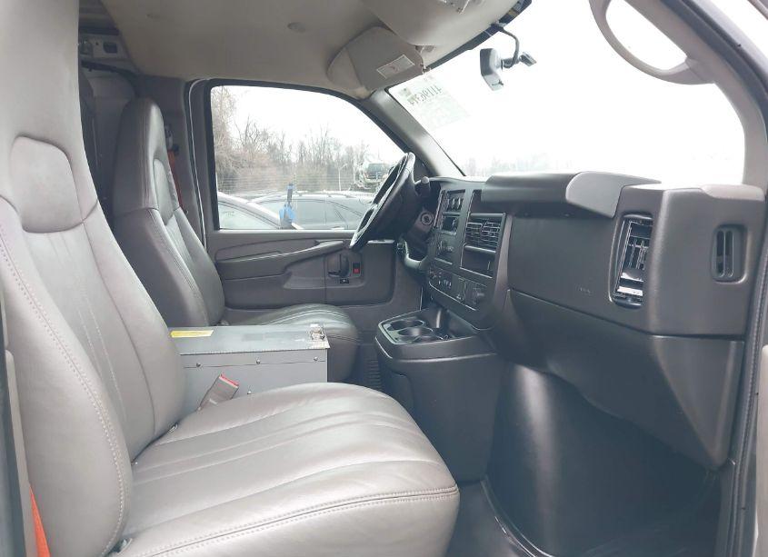 Photo 5 of 2023 Chevrolet Express CARGO RWD 2500 REGULAR WHEELBASE WT (VIN 1GCWGAFP4P1160760)