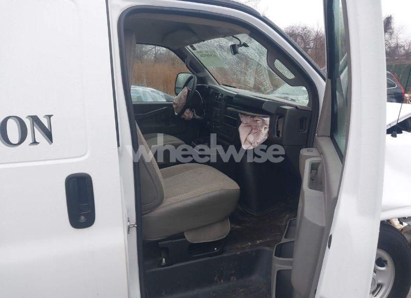 Photo 5 of 2023 Chevrolet Express CARGO RWD 2500 REGULAR WHEELBASE WT (VIN 1GCWGAFP4P1249681)