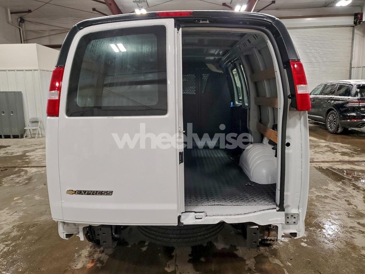 Photo 6 of 2025 CHEVROLET EXPRESS G2500 (VIN 1GCWGAFP4S1251195)