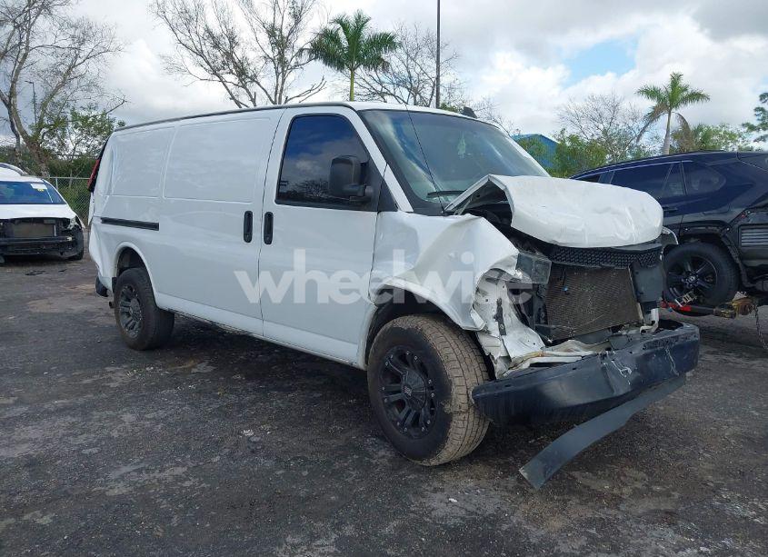 2018 Chevrolet Express 2500 WORK VAN (VIN 1GCWGAFP5J1300919) main photo