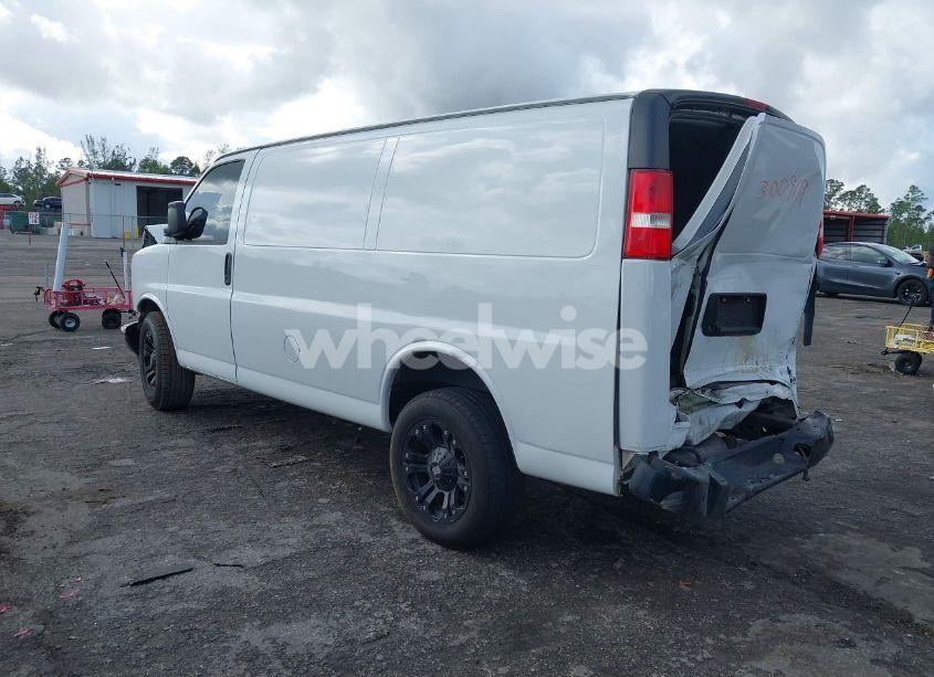 Photo 3 of 2018 Chevrolet Express 2500 WORK VAN (VIN 1GCWGAFP5J1300919)