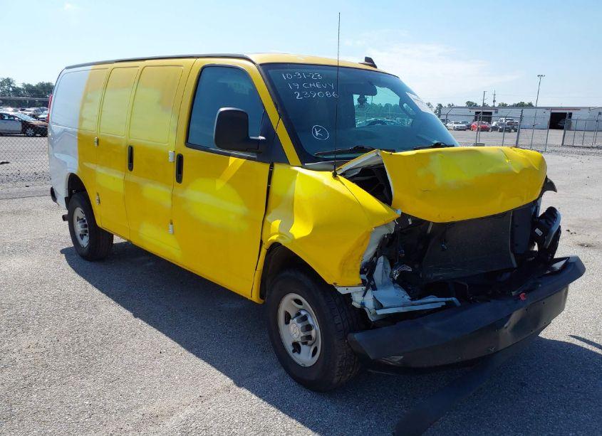 2019 Chevrolet Express 2500 WORK VAN (VIN 1GCWGAFP5K1239086) main photo
