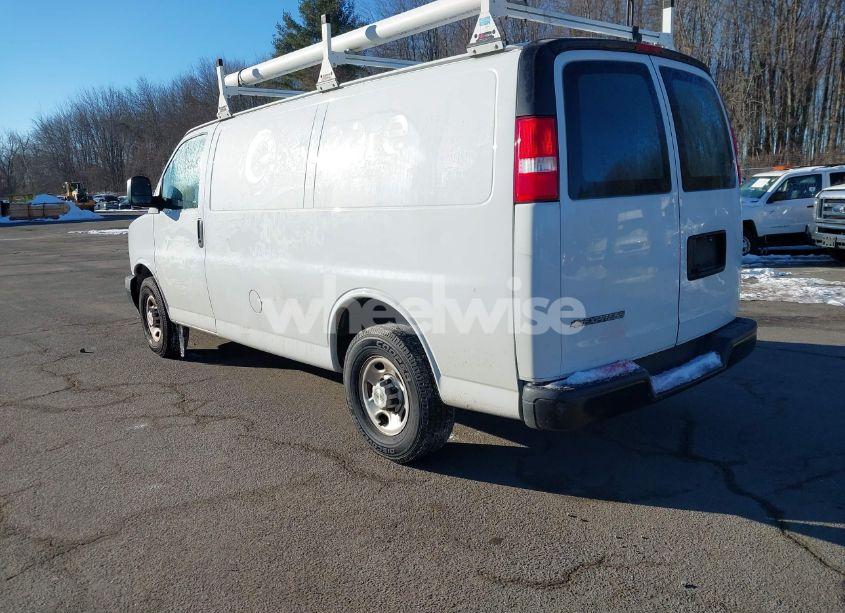 Photo 3 of 2020 Chevrolet Express CARGO RWD 2500 REGULAR WHEELBASE WT (VIN 1GCWGAFP5L1230258)