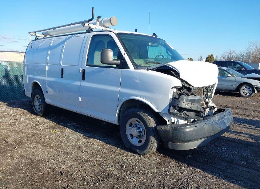 2018 Chevrolet Express 2500 WORK VAN (VIN 1GCWGAFP6J1174988) main photo