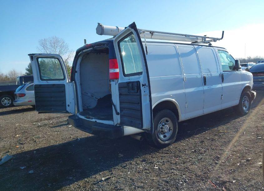 Photo 4 of 2018 Chevrolet Express 2500 WORK VAN (VIN 1GCWGAFP6J1174988)